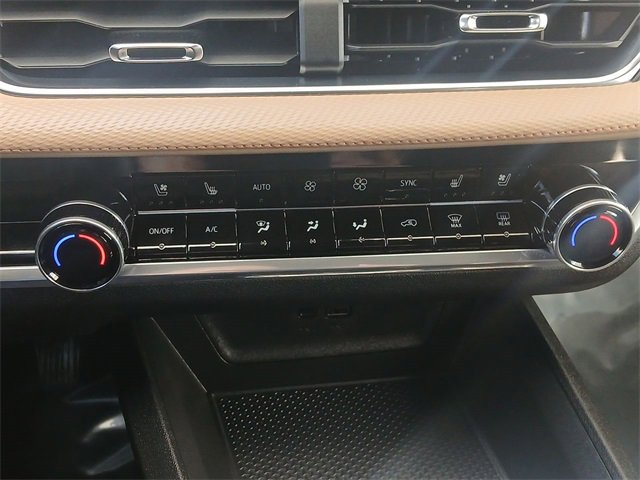 Used 2025 Chevrolet Equinox ACTIV w/ Safety and Technology Package image 18