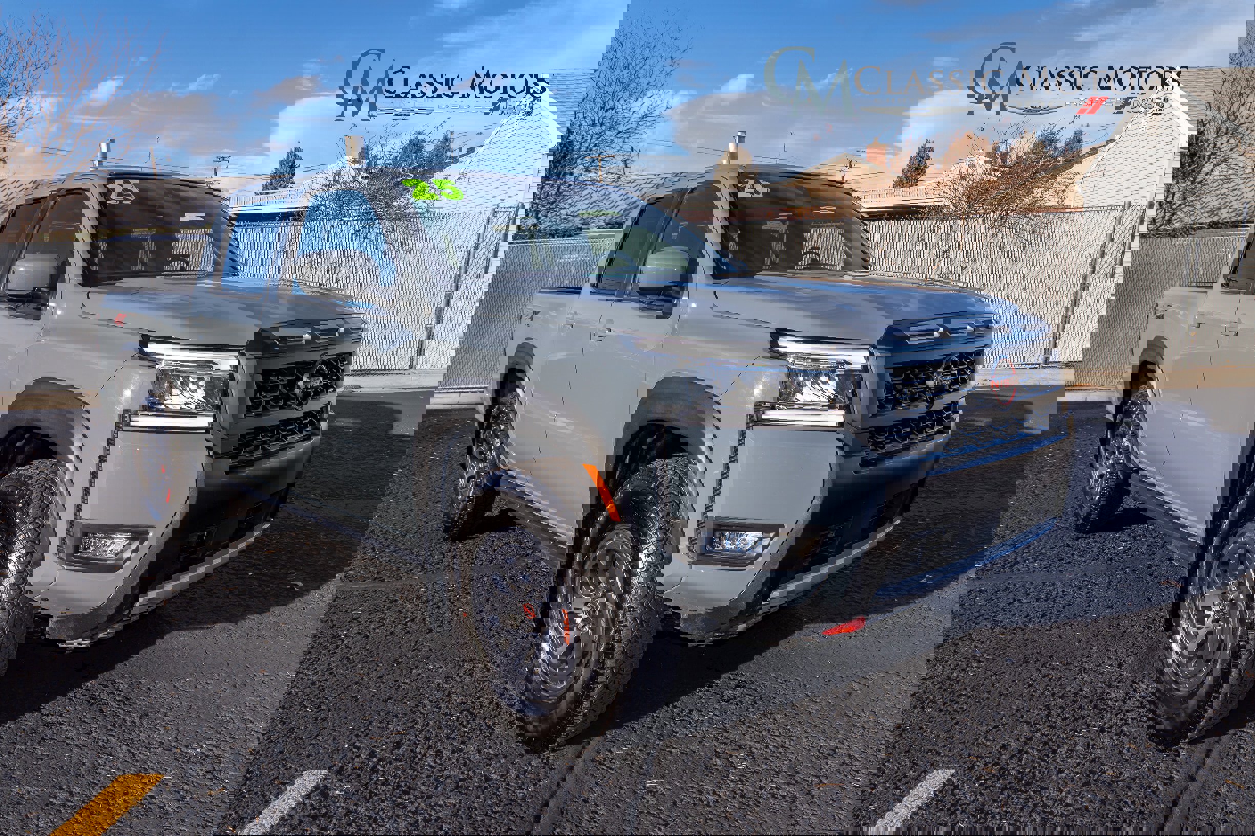 Used 2025 Nissan Frontier PRO-4X image 1