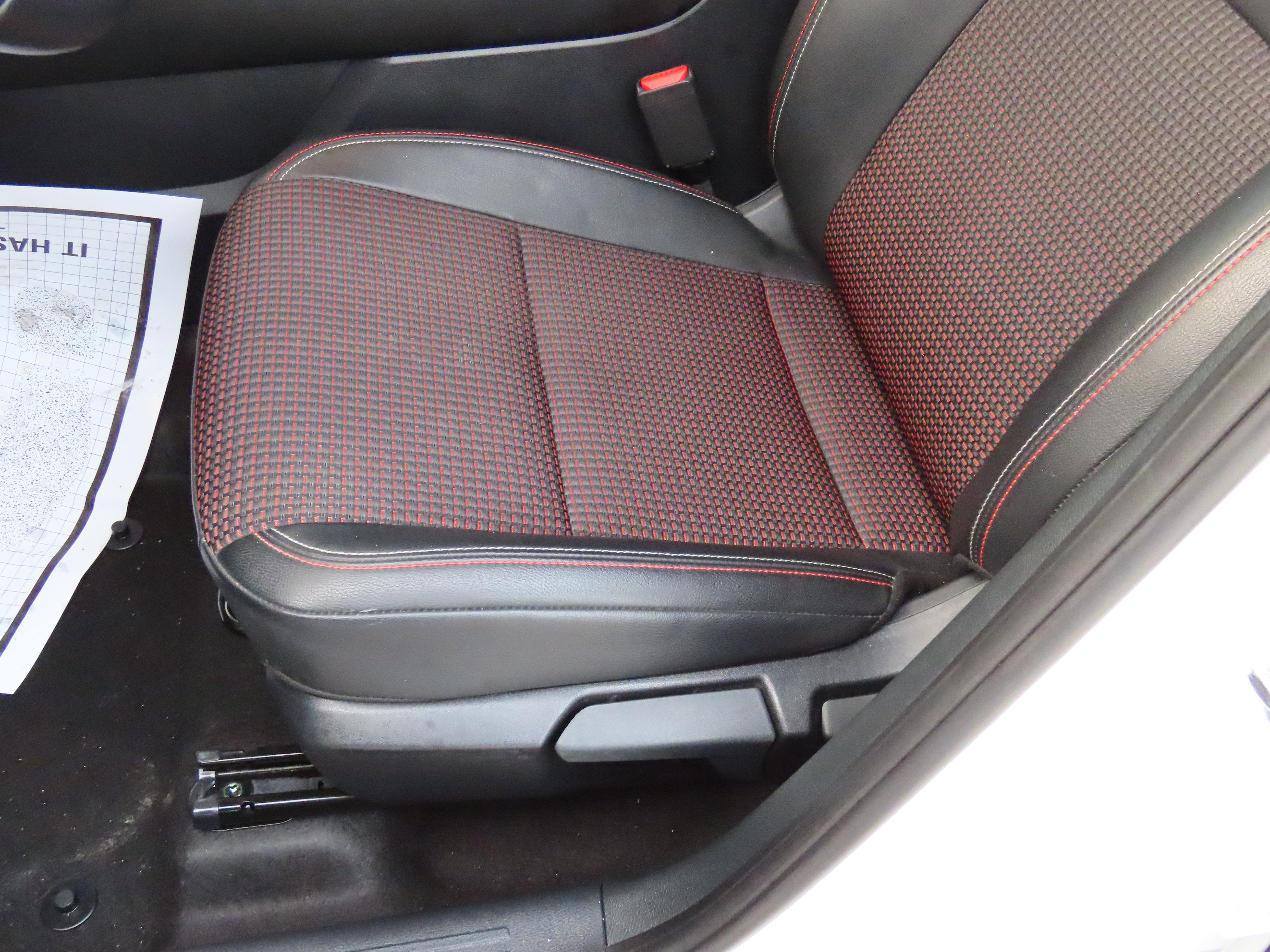 Used 2025 Nissan Kicks SR w/ SR Premium Package image 34