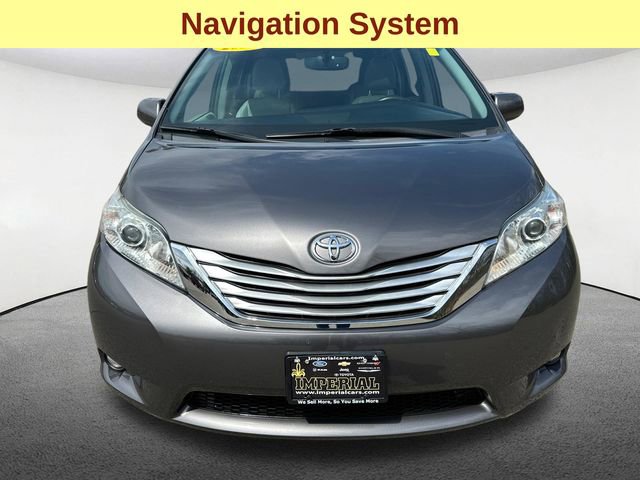 Used 2017 Toyota Sienna XLE Premium image 4