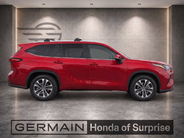 Used 2023 Toyota Highlander XLE FWD image 7
