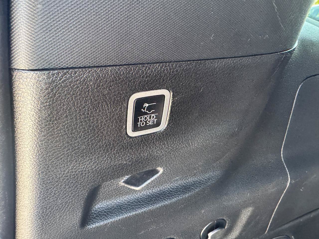 Used 2024 Jeep Wagoneer L Series II RWD image 16