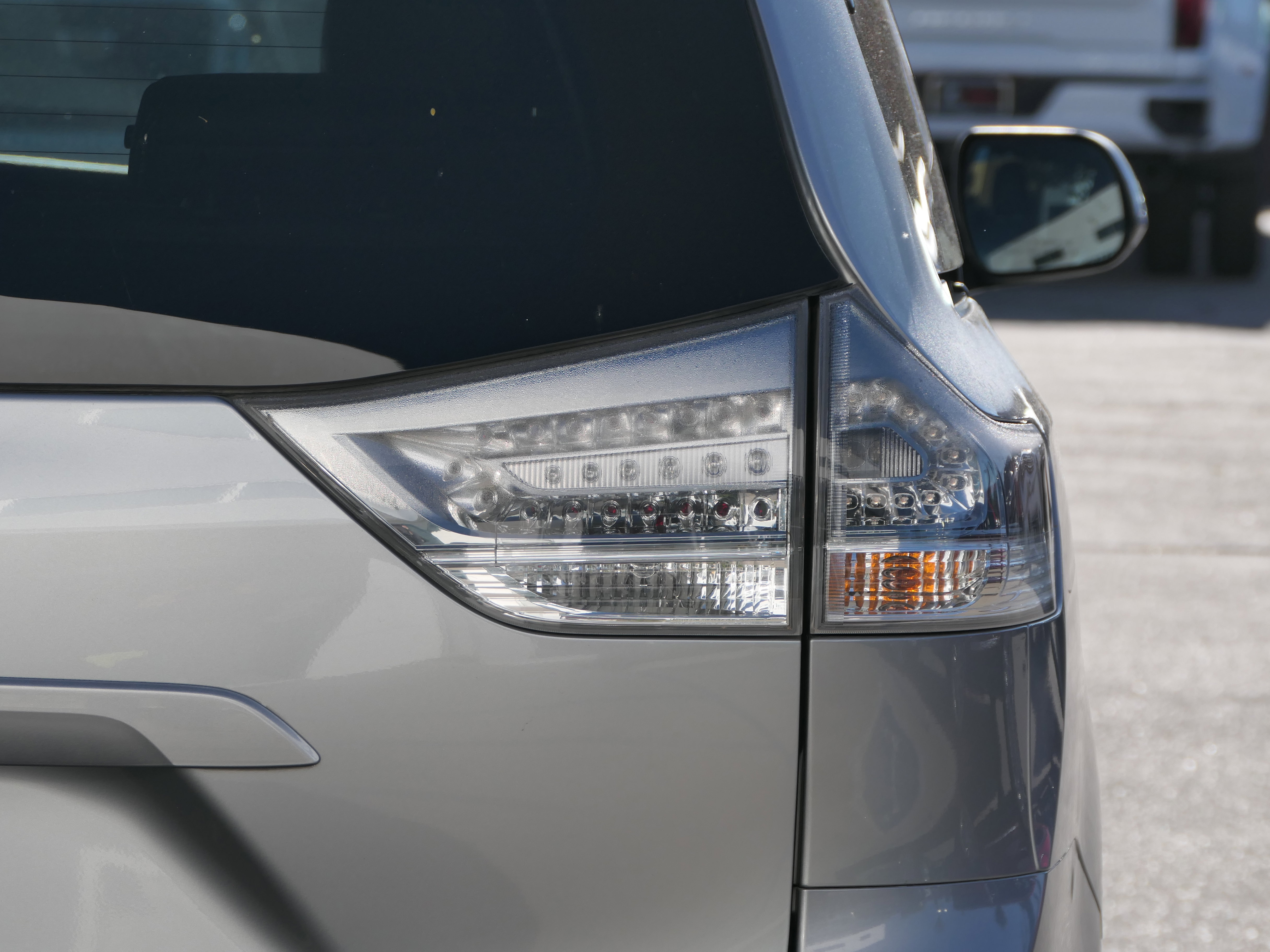 Used 2017 Toyota Sienna SE Premium FWD image 5