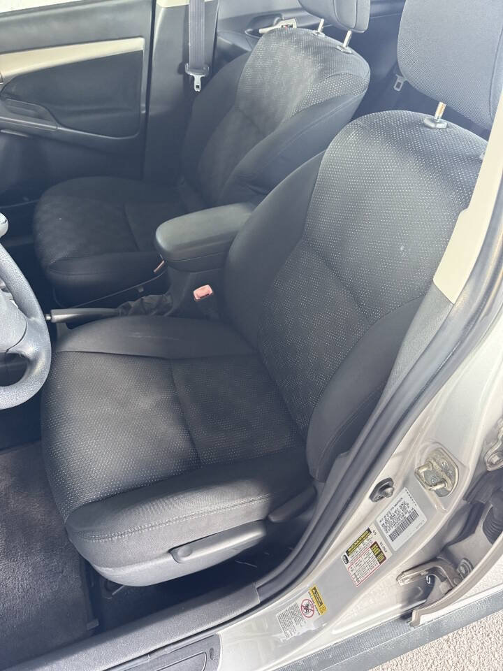 Used 2009 Pontiac Vibe w/ Preferred Package FWD image 14