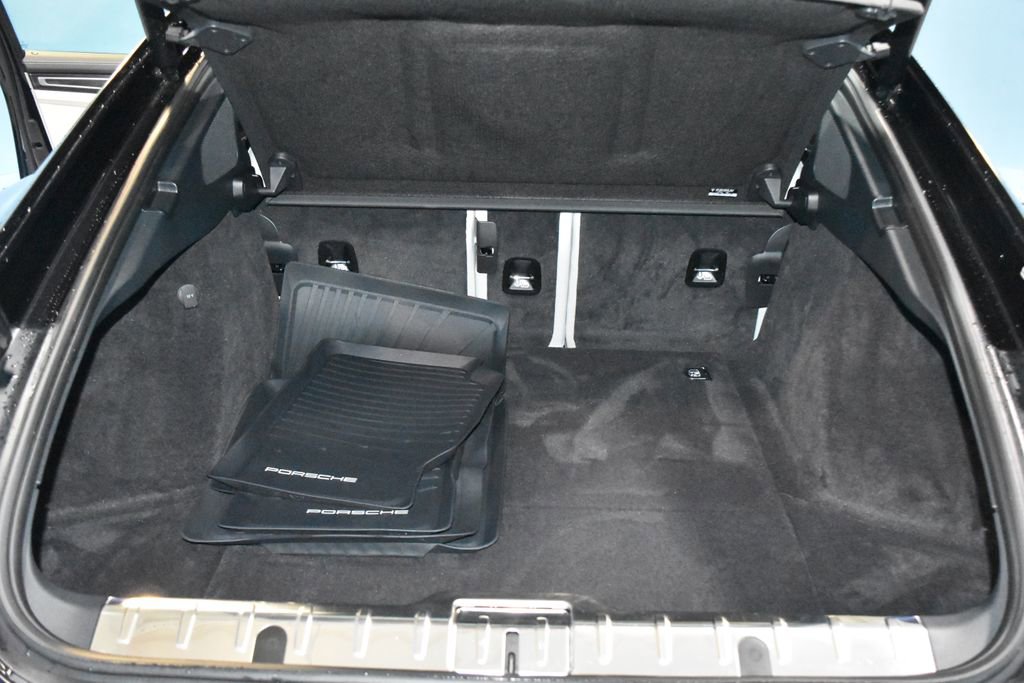Used 2023 Porsche Panamera 4 Platinum Edition image 30