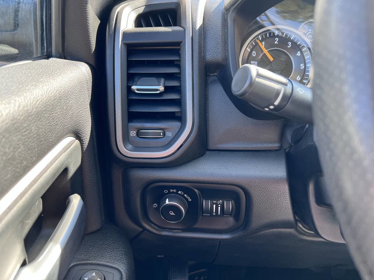 Used 2019 RAM 2500 Tradesman w/ Chrome Appearance Group image 15