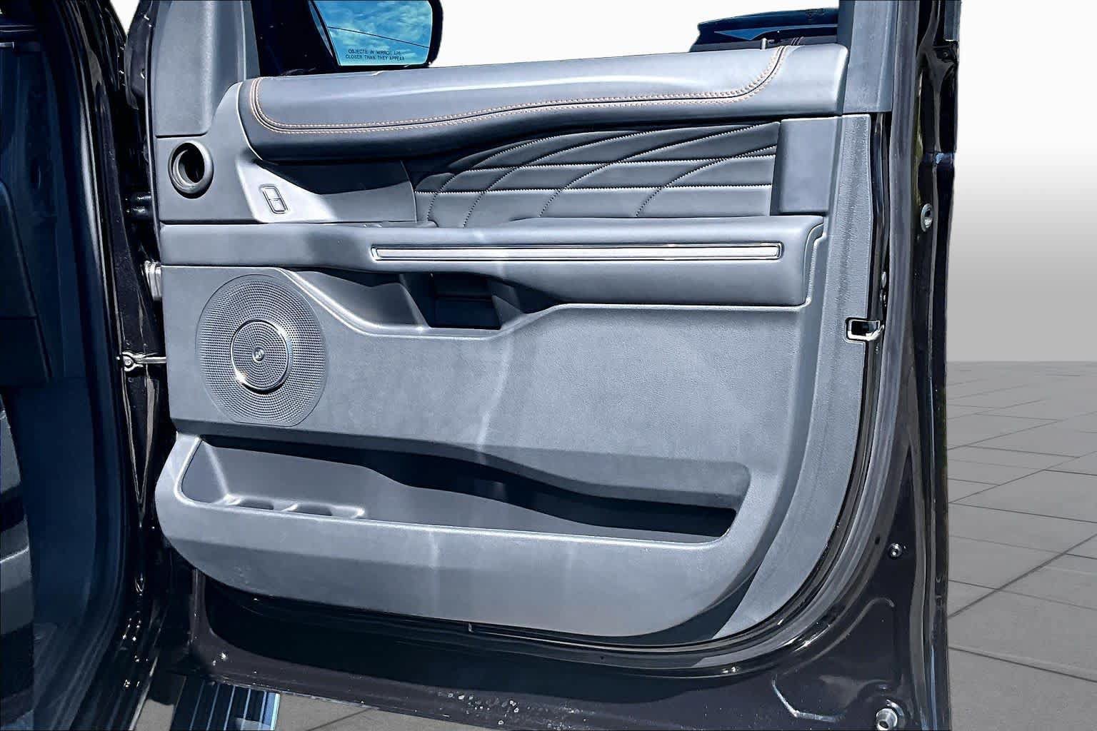 Used 2024 Ford Expedition Platinum RWD image 27