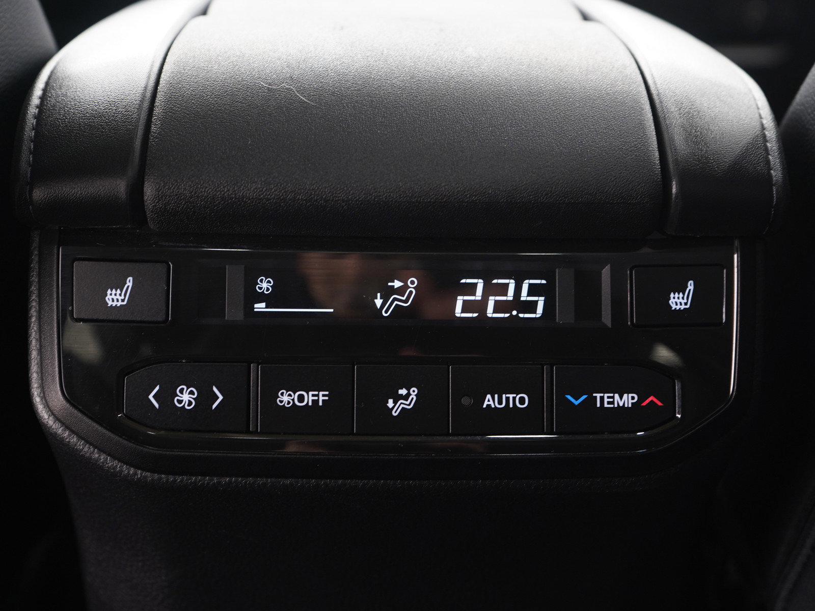 Used 2025 Toyota Highlander Platinum image 21