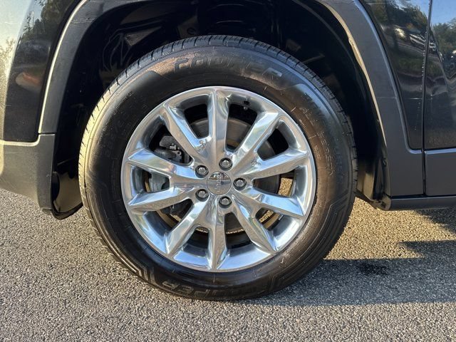 Used 2016 Jeep Cherokee Limited AWD/4WD image 13
