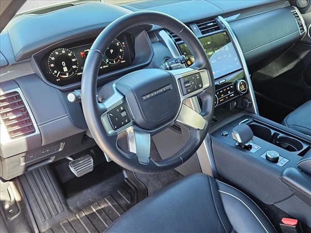 Used 2024 Land Rover Discovery Metropolitan Edition image 10