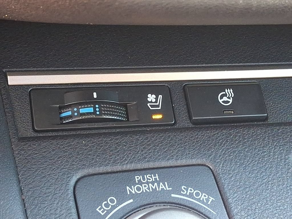 Used 2016 Lexus ES 300h w/ Navigation System Package FWD image 26