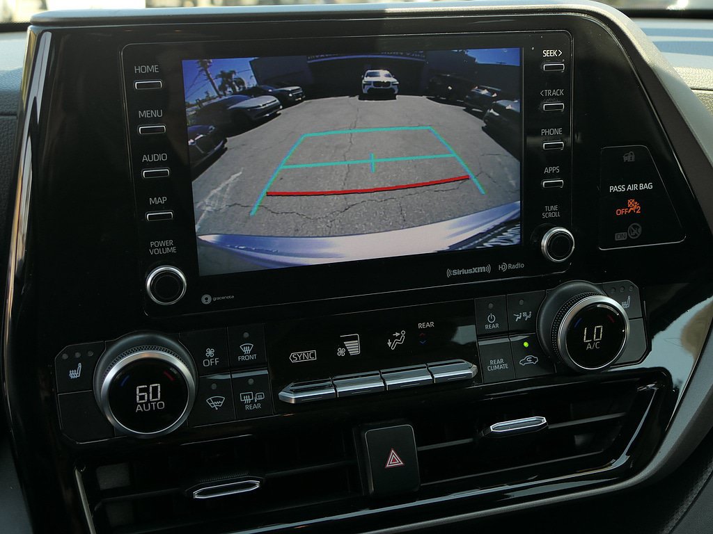 Used 2021 Toyota Highlander XLE FWD image 21