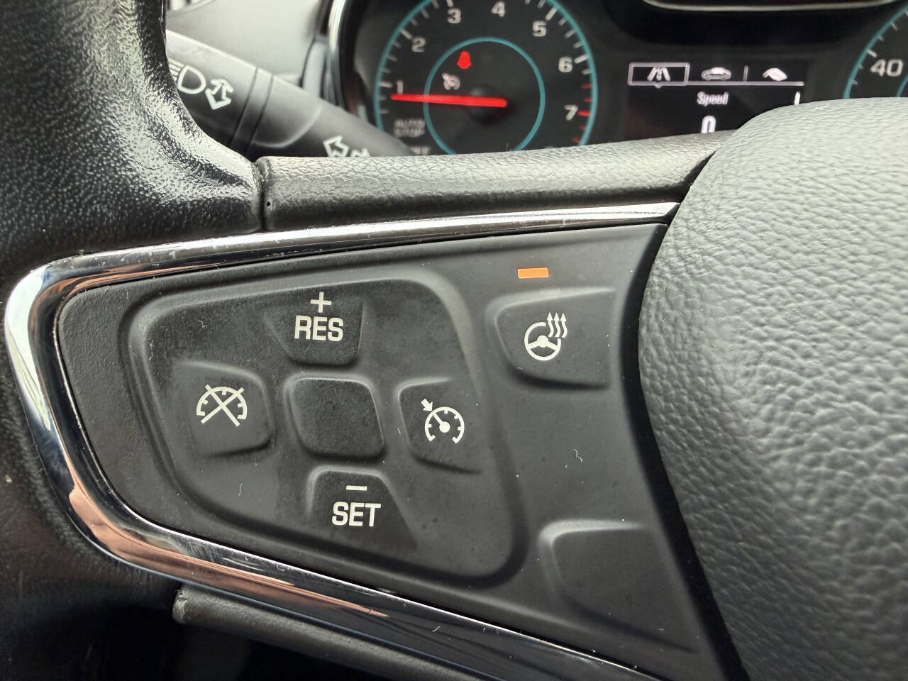 Used 2018 Chevrolet Cruze Premier FWD image 21