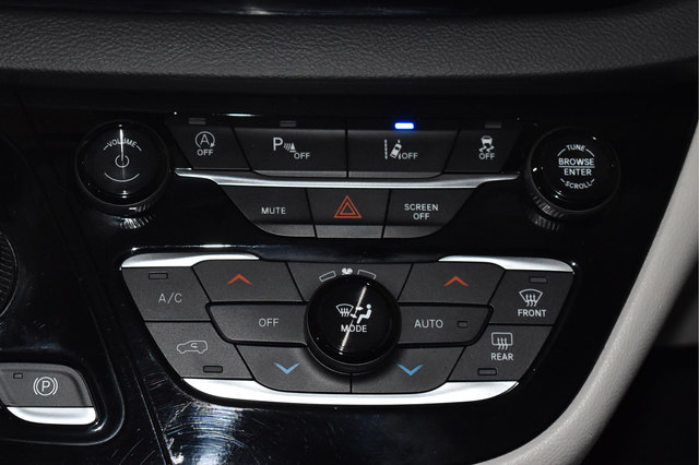 Certified 2024 Chrysler Pacifica Touring-L FWD image 17