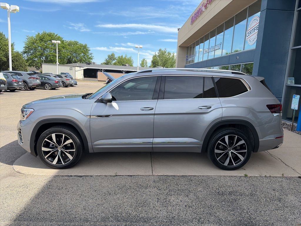 Certified 2024 Volkswagen Atlas SEL Premium R-Line AWD/4WD image 5