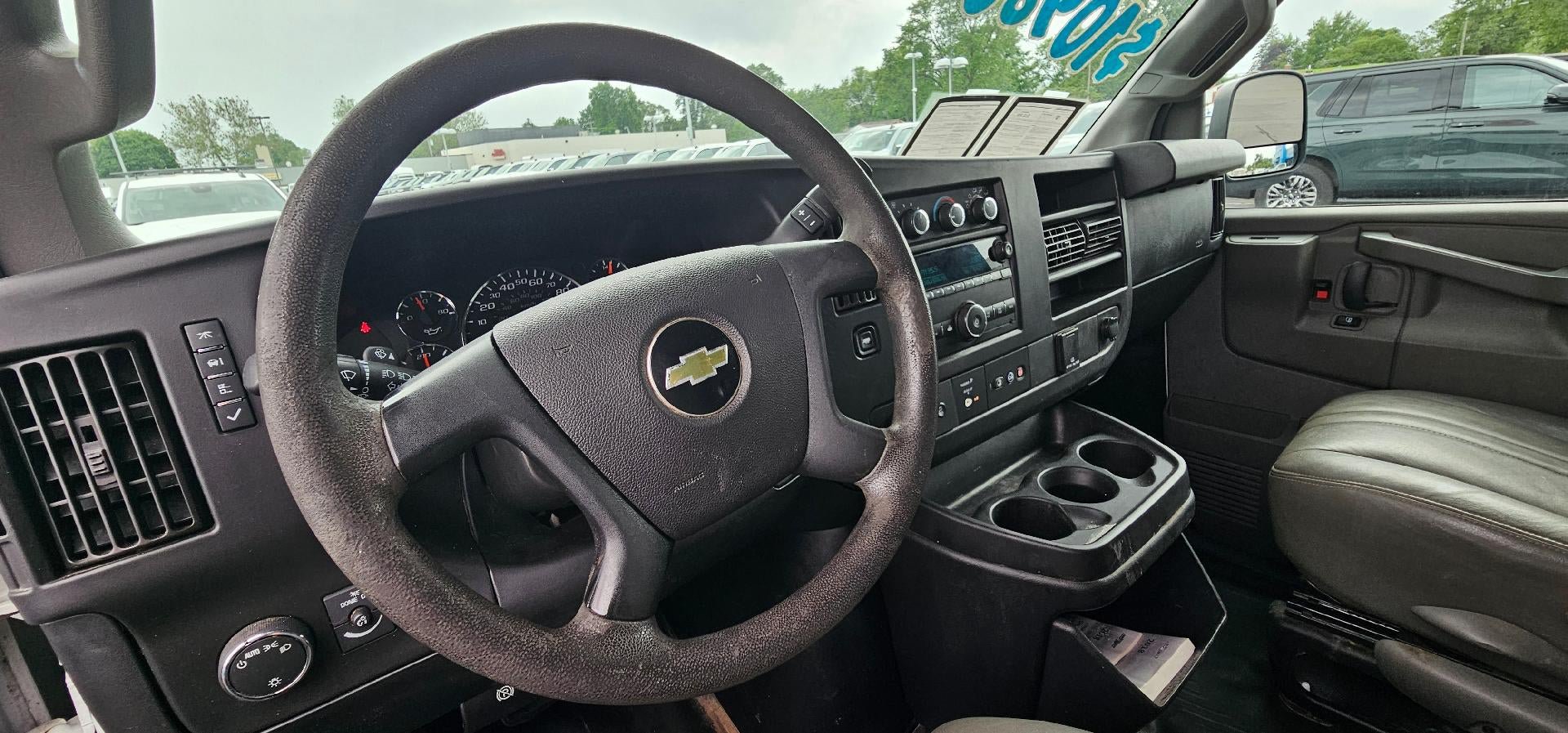 Used 2018 Chevrolet Express 2500 Extended RWD image 12