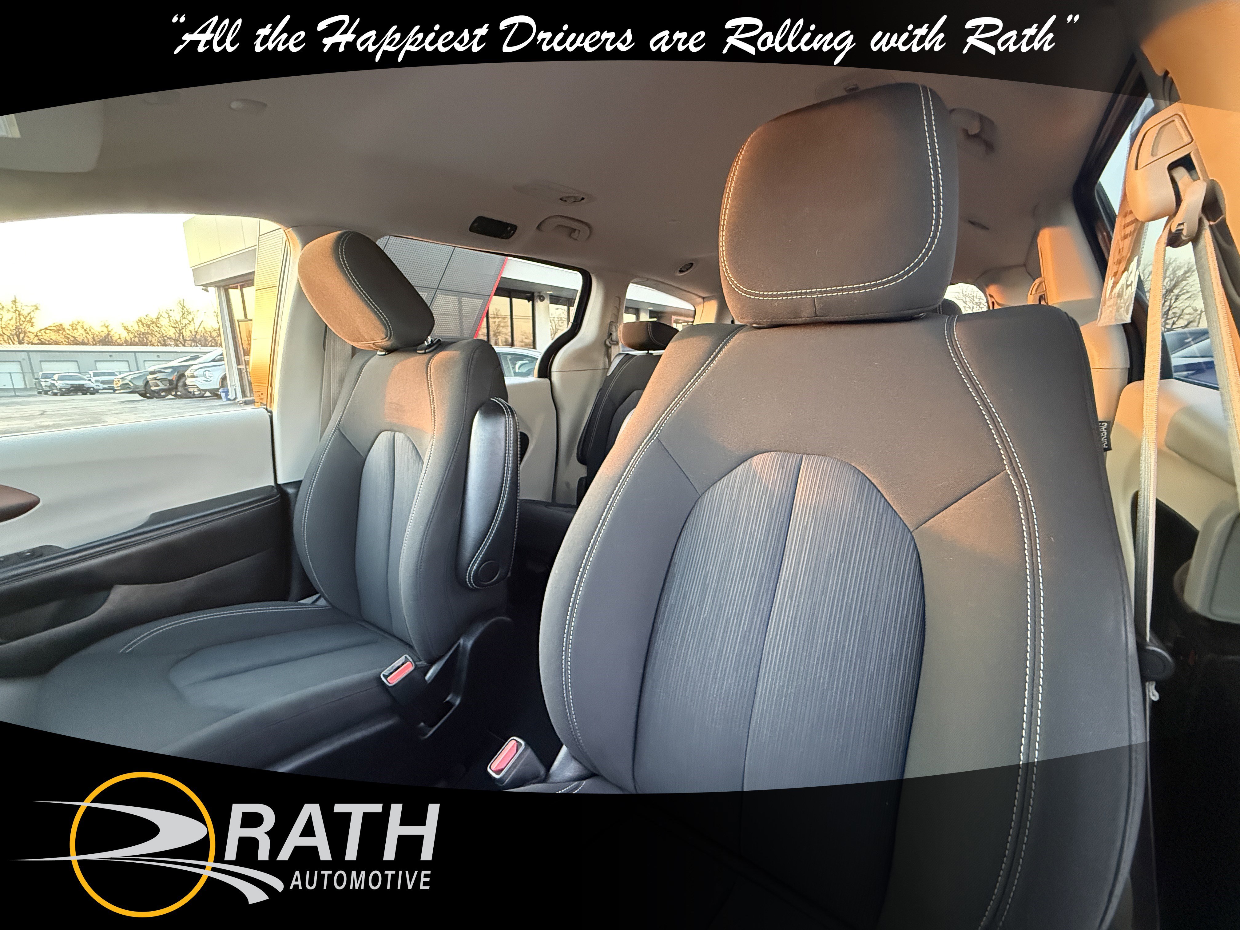 Used 2023 Chrysler Voyager LX image 13