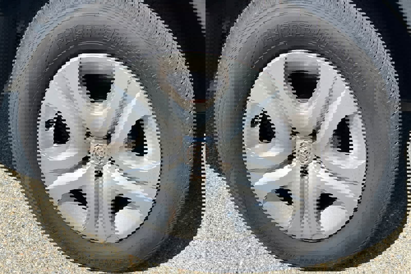 Used 2014 Toyota RAV4 LE image 17