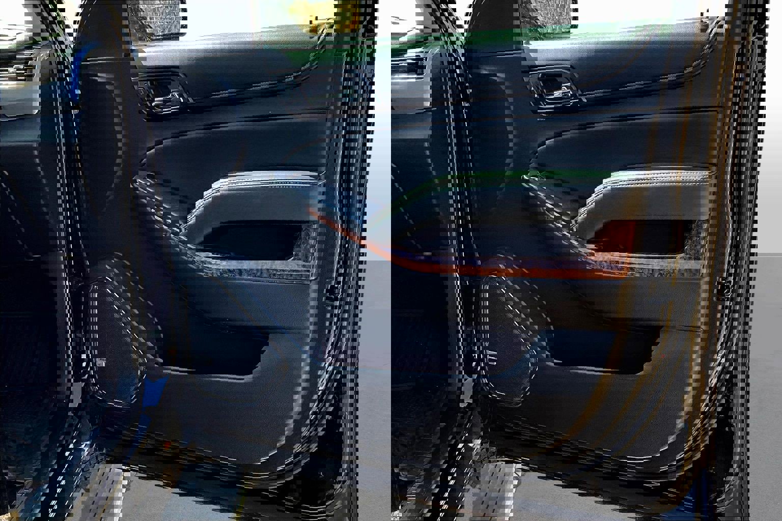 Used 2016 Chevrolet Tahoe LTZ AWD/4WD image 15