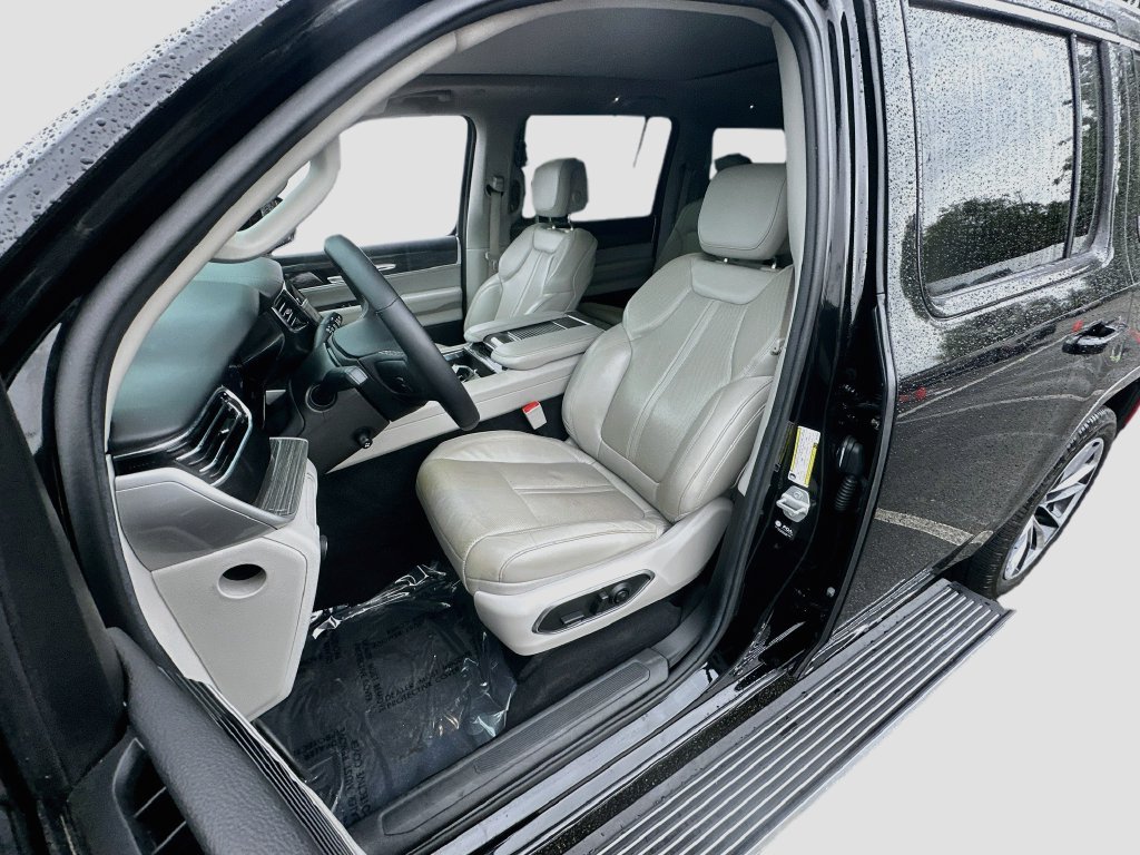 Used 2022 Jeep Wagoneer Series III w/ Premium Group I RWD image 22