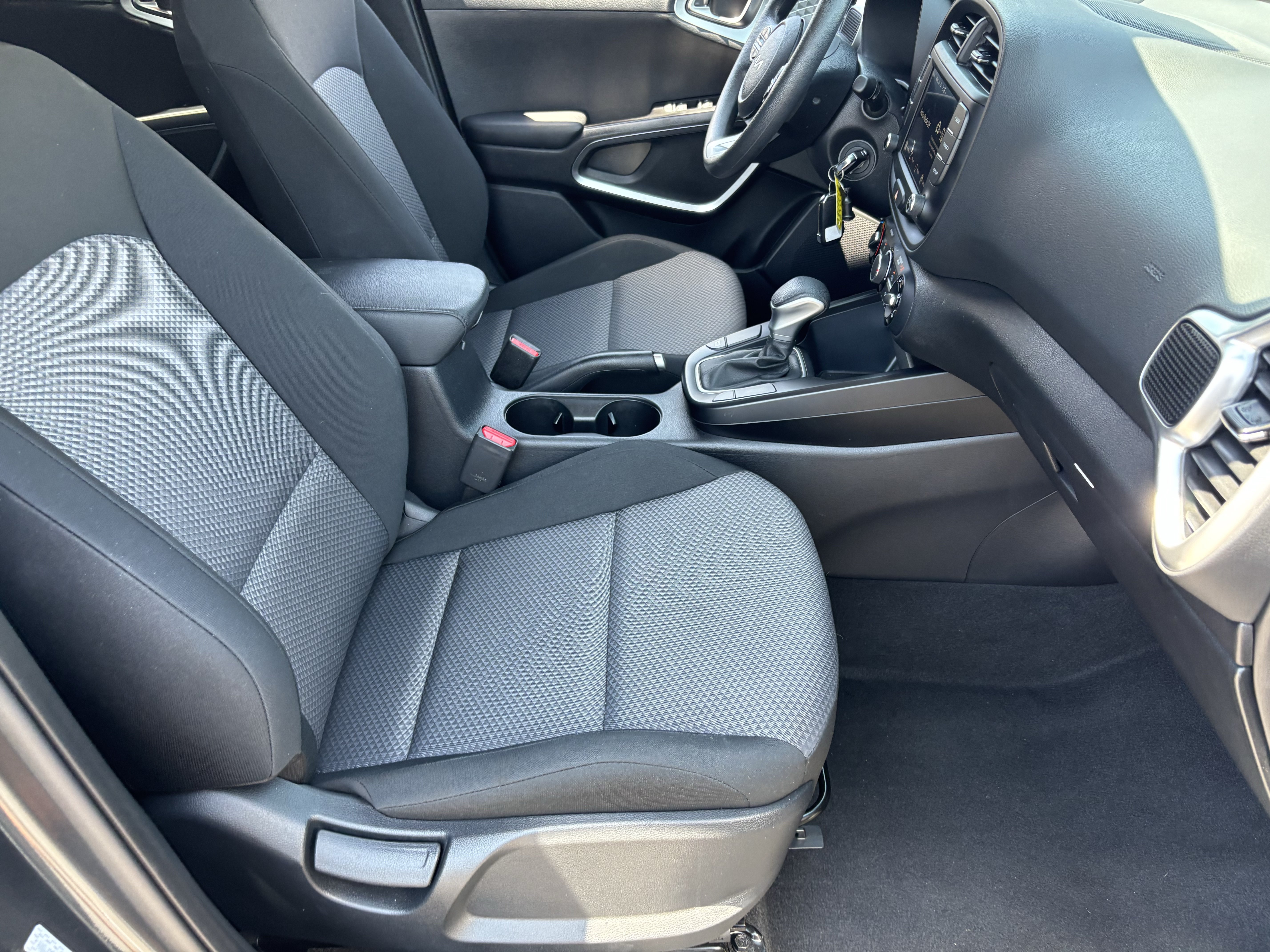 Certified 2025 Kia Soul LX w/ LX Technology Package FWD image 9