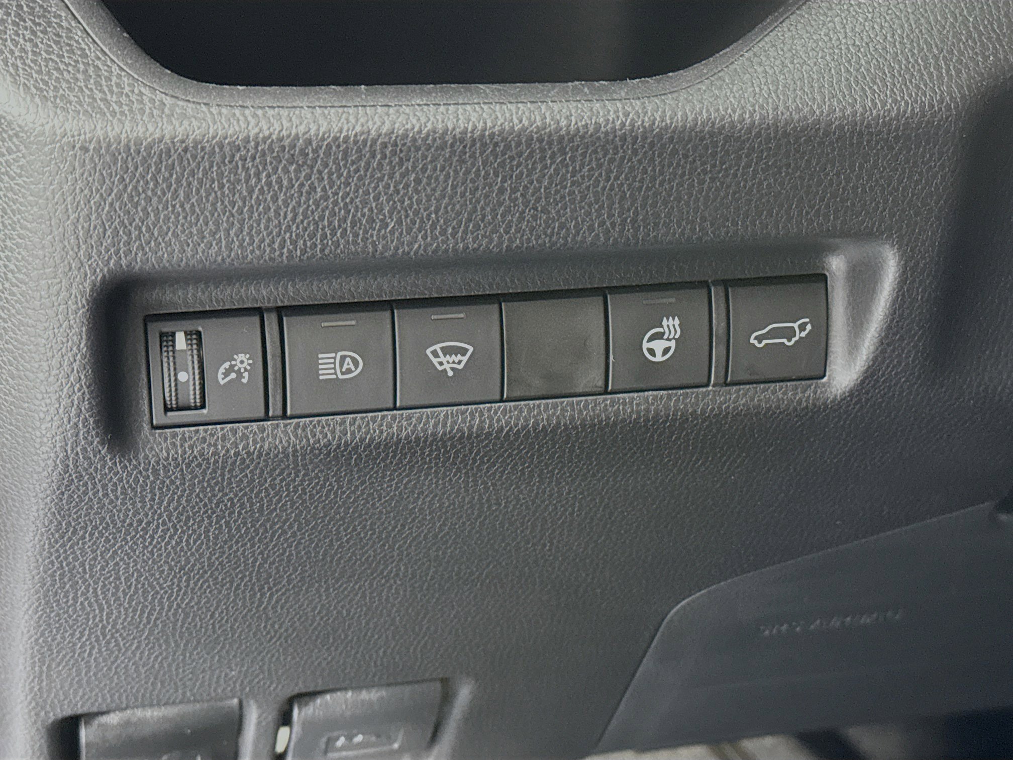 Used 2021 Toyota RAV4 XLE Premium AWD/4WD image 10