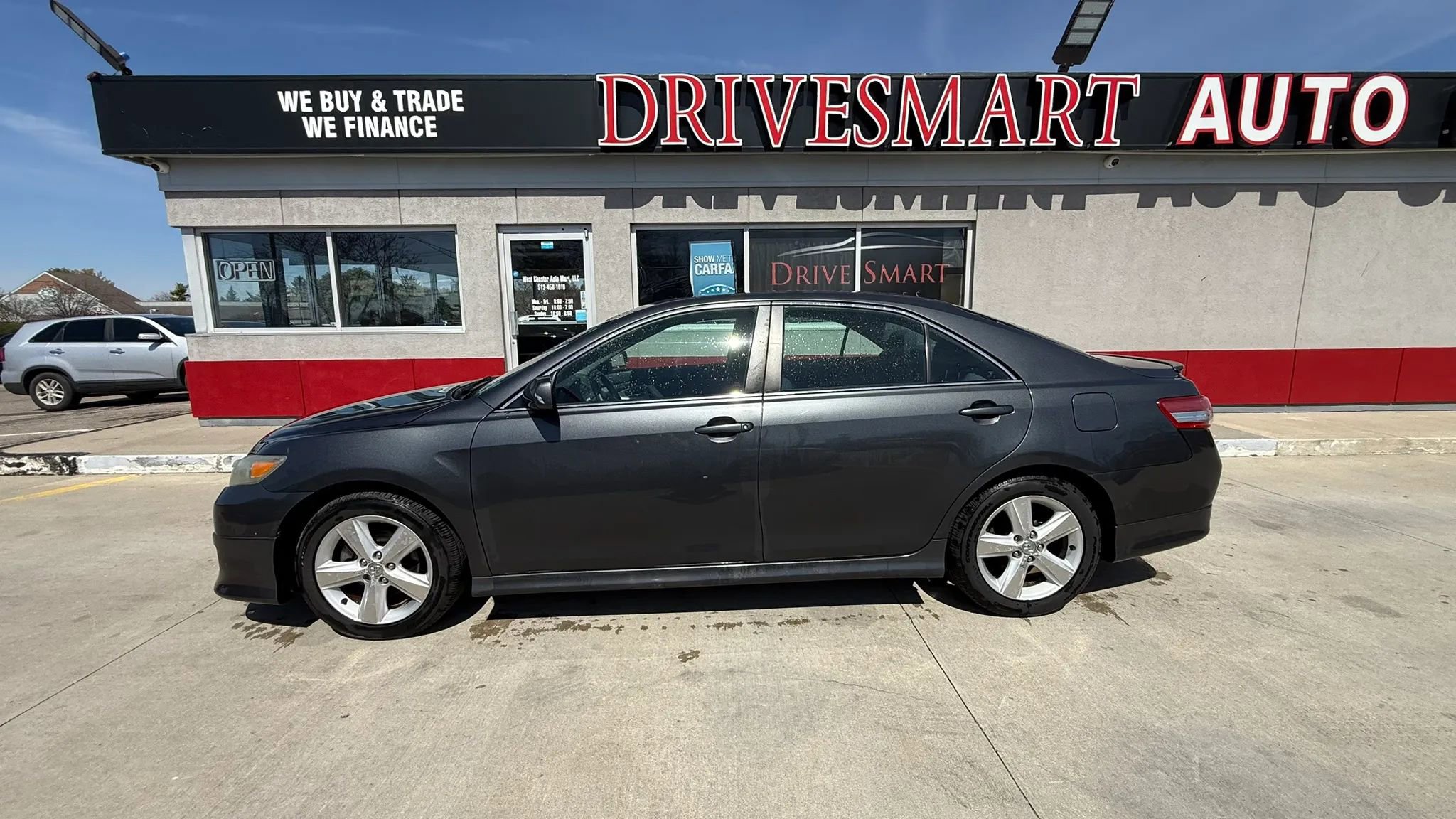 Used 2011 Toyota Camry SE w/ SE Extra-Value Pkg #1 FWD image 6