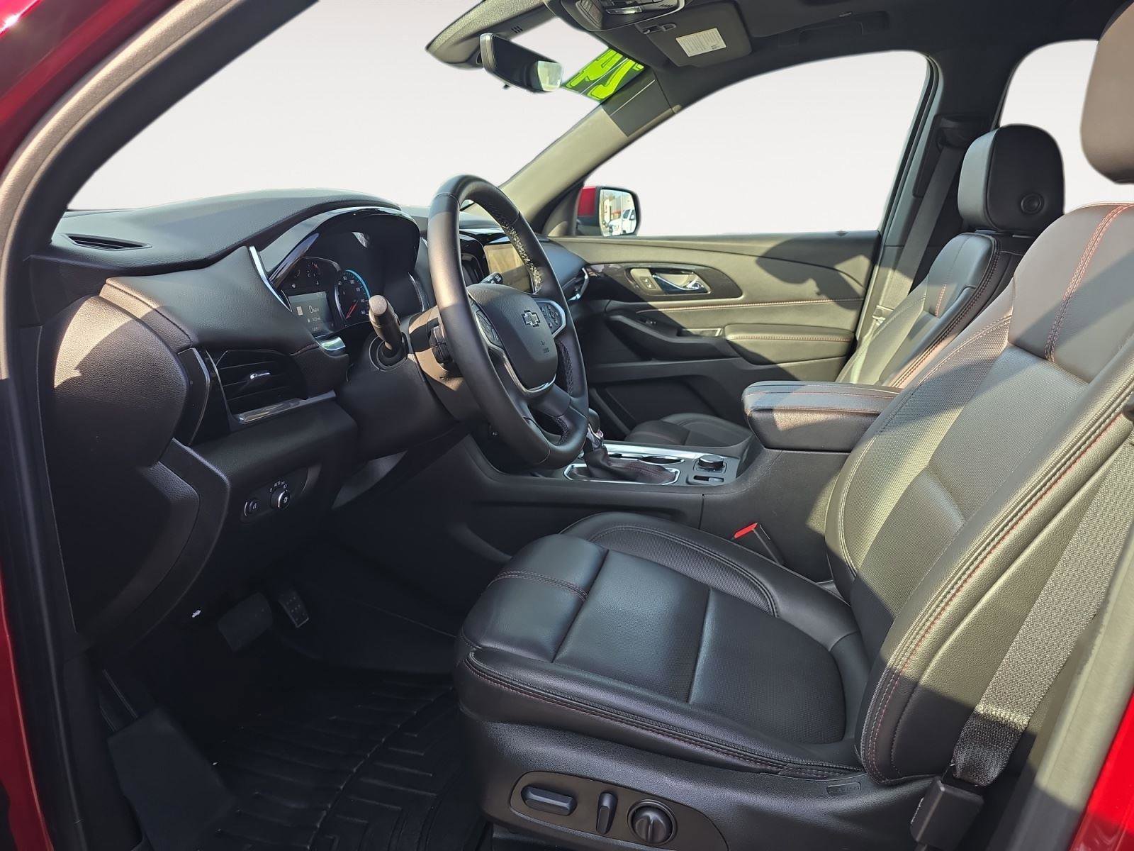 Used 2024 Chevrolet Traverse RS image 10