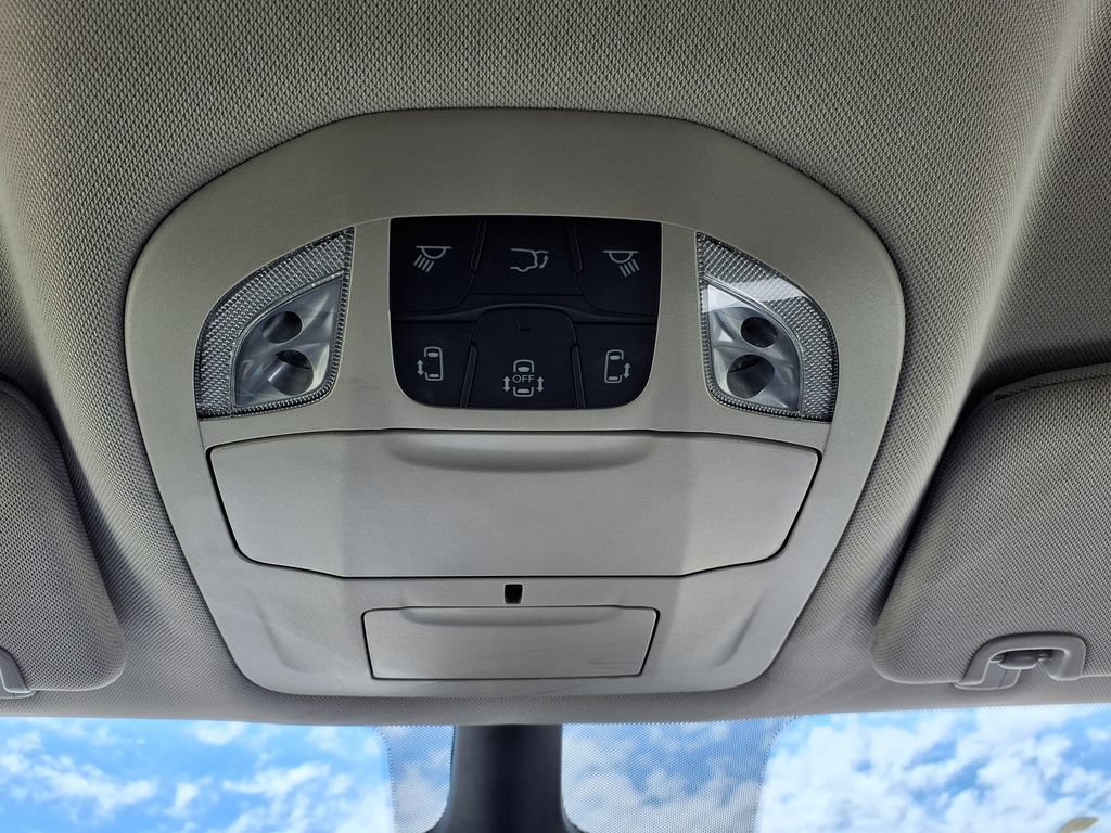 Used 2024 Chrysler Pacifica Touring-L FWD image 29