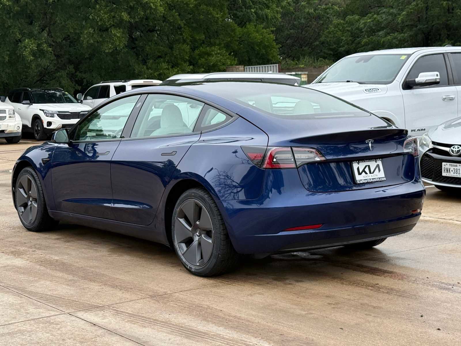 Used 2023 Tesla Model 3 Standard Range image 4