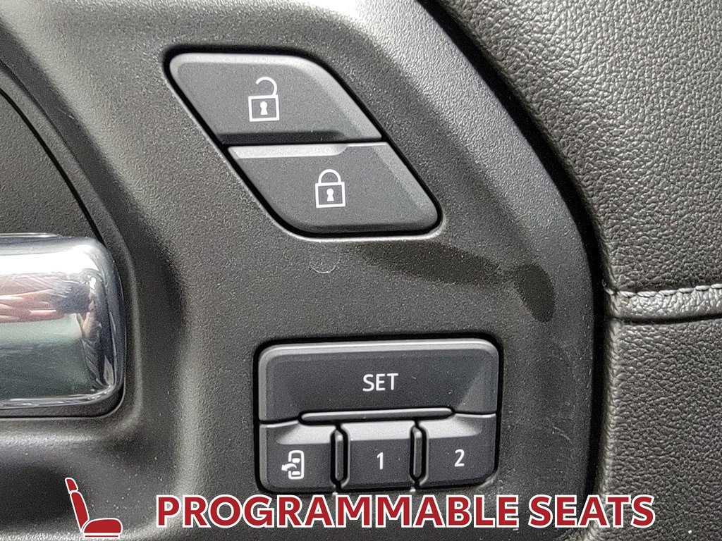 Used 2019 Chevrolet Silverado 1500 High Country w/ Technology Package image 33