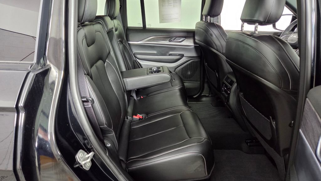 Used 2024 Jeep Grand Cherokee Limited w/ Black Appearance Package AWD/4WD image 36