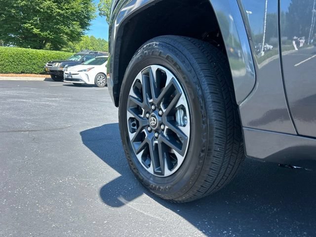 Used 2026 Toyota Tundra Limited AWD/4WD image 13