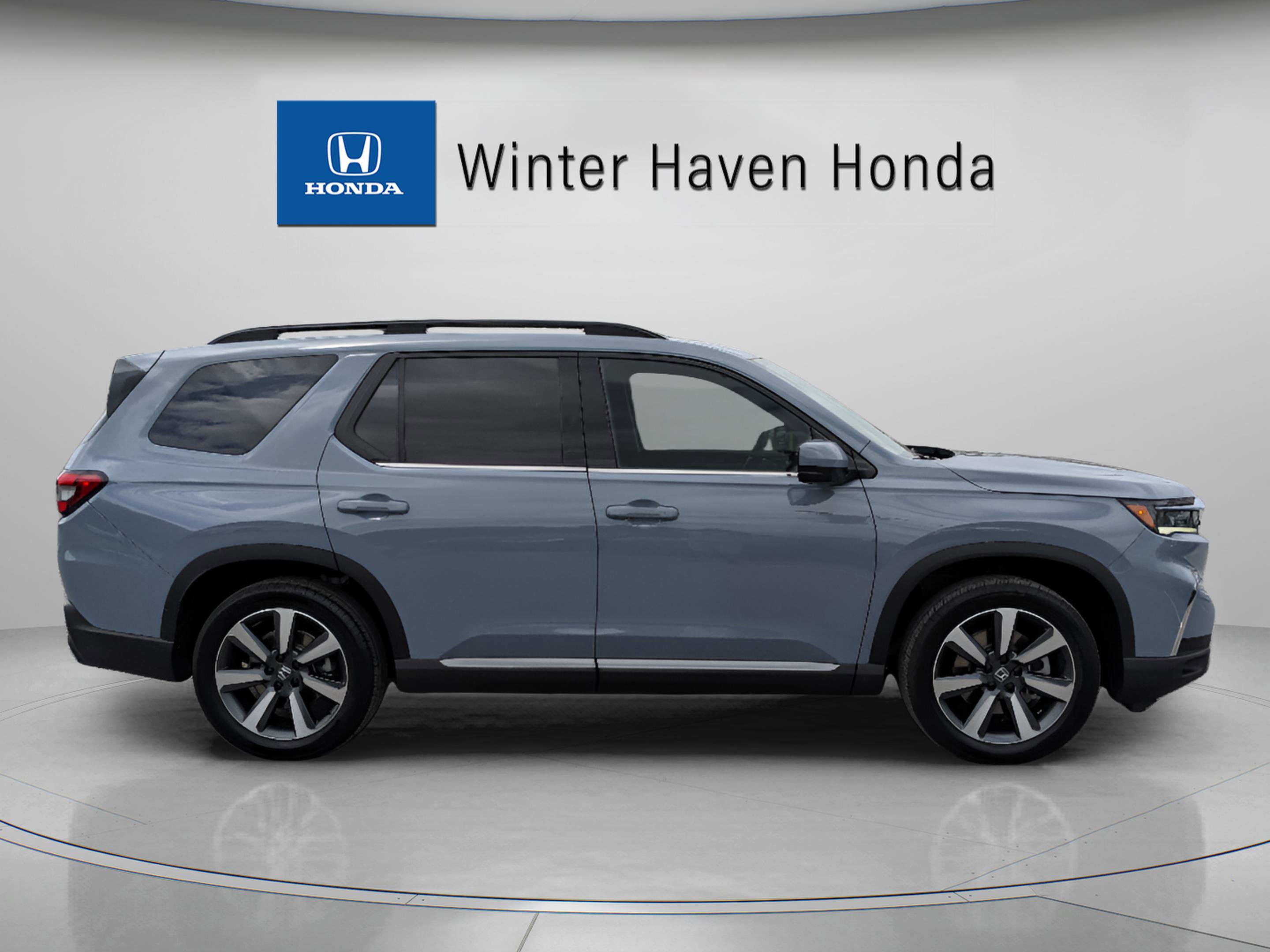 Used 2025 Honda Pilot Touring image 9