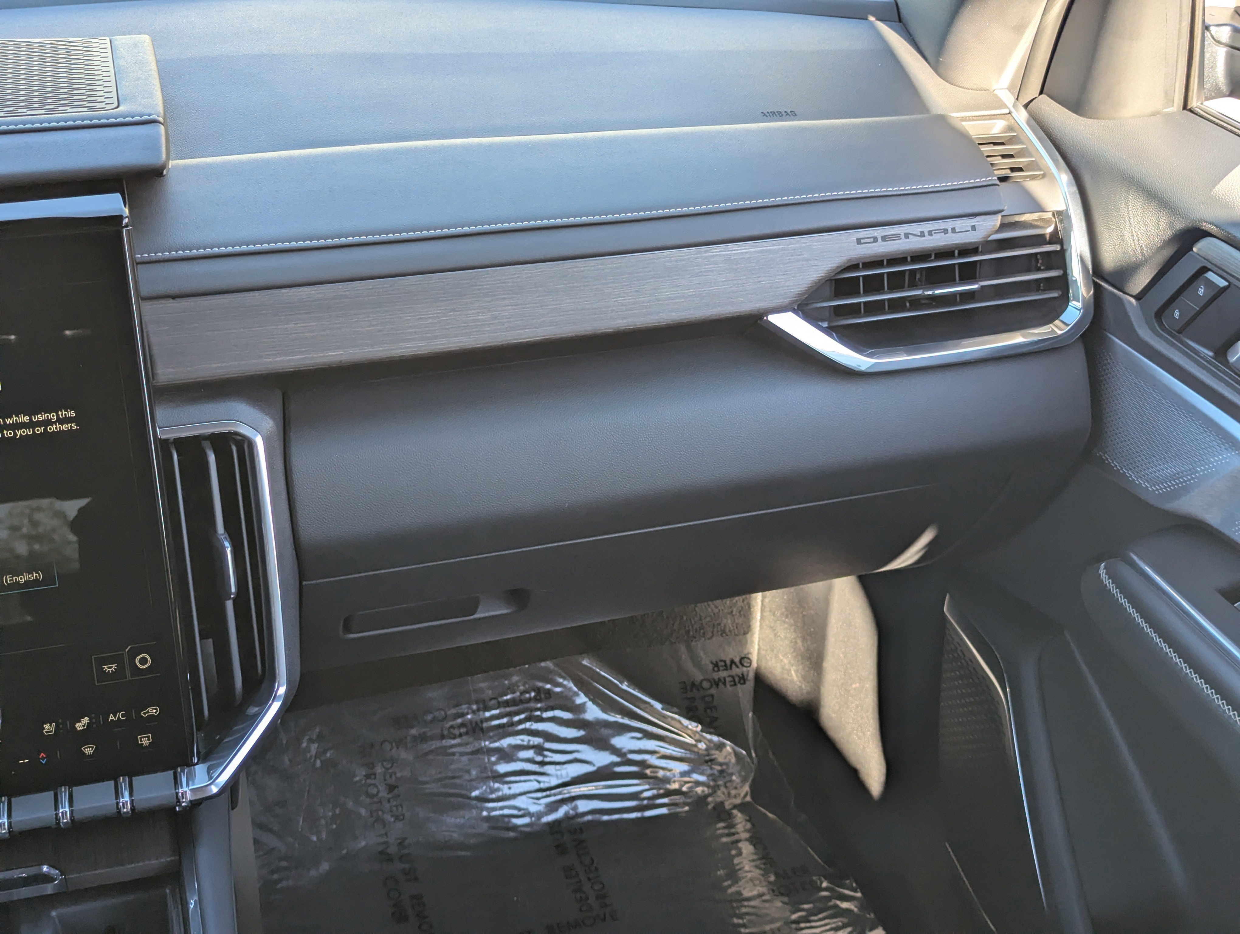 Used 2025 GMC Acadia Denali w/ Super Cruise Package image 15