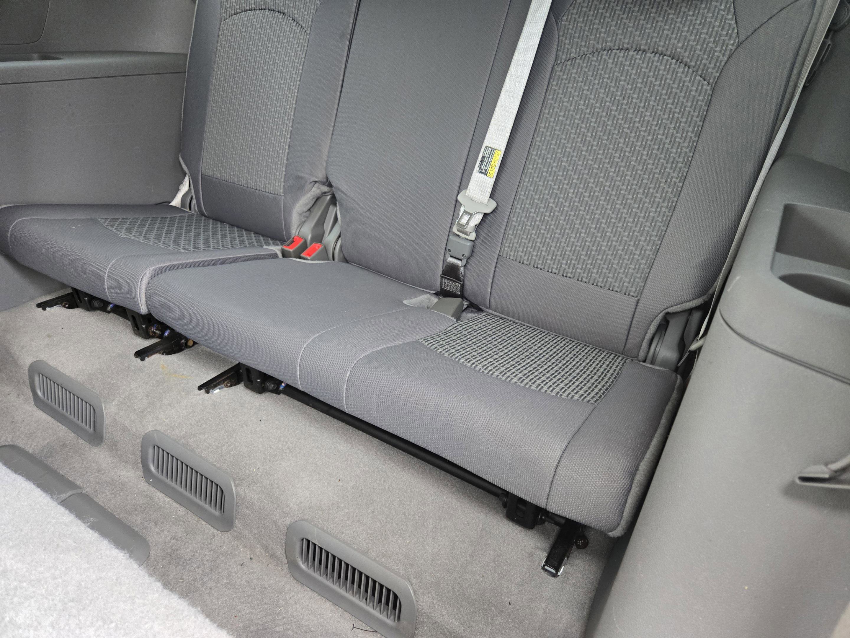 Used 2012 Chevrolet Traverse LS FWD image 26