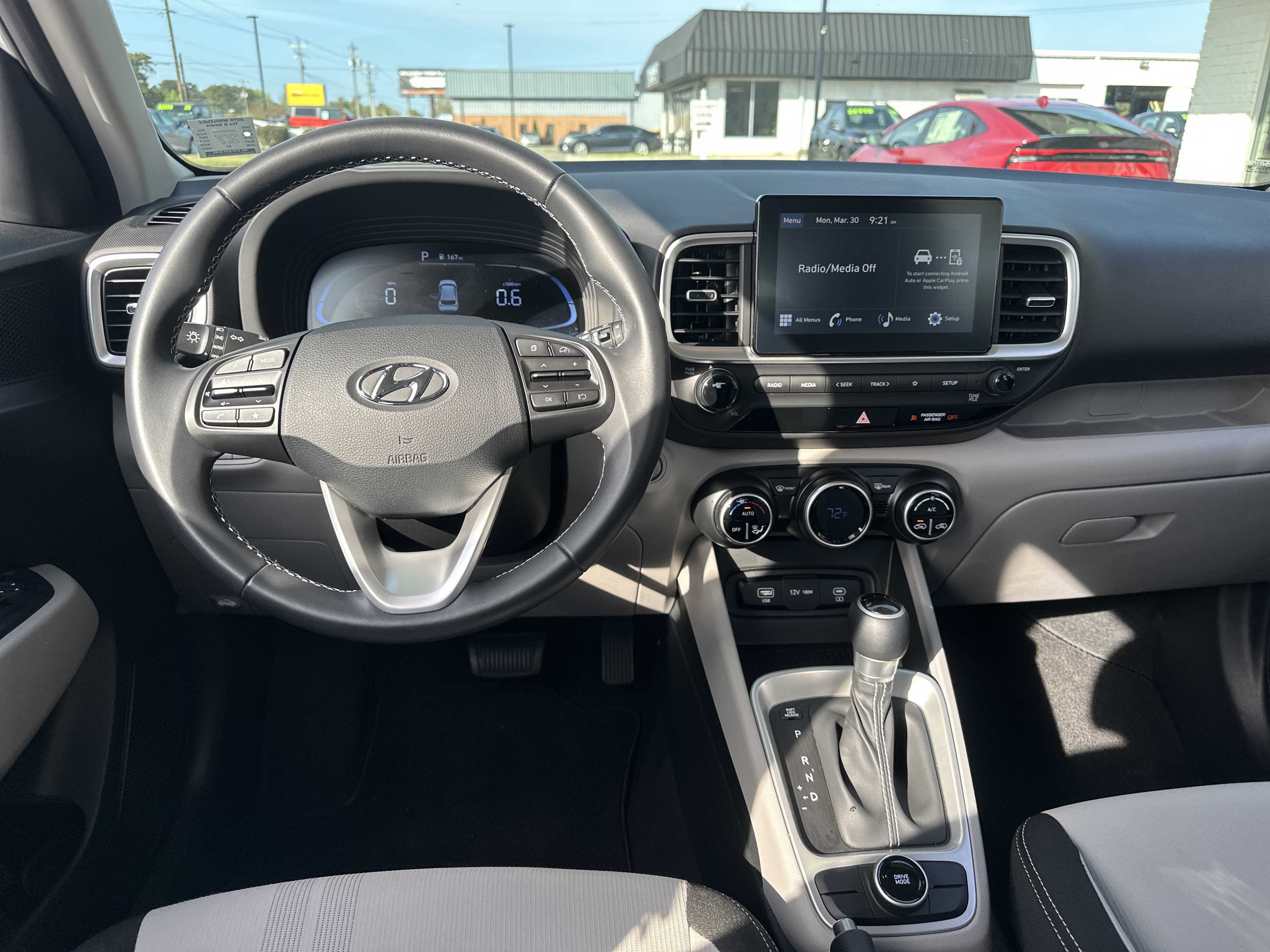 Used 2024 Hyundai Venue SEL image 15