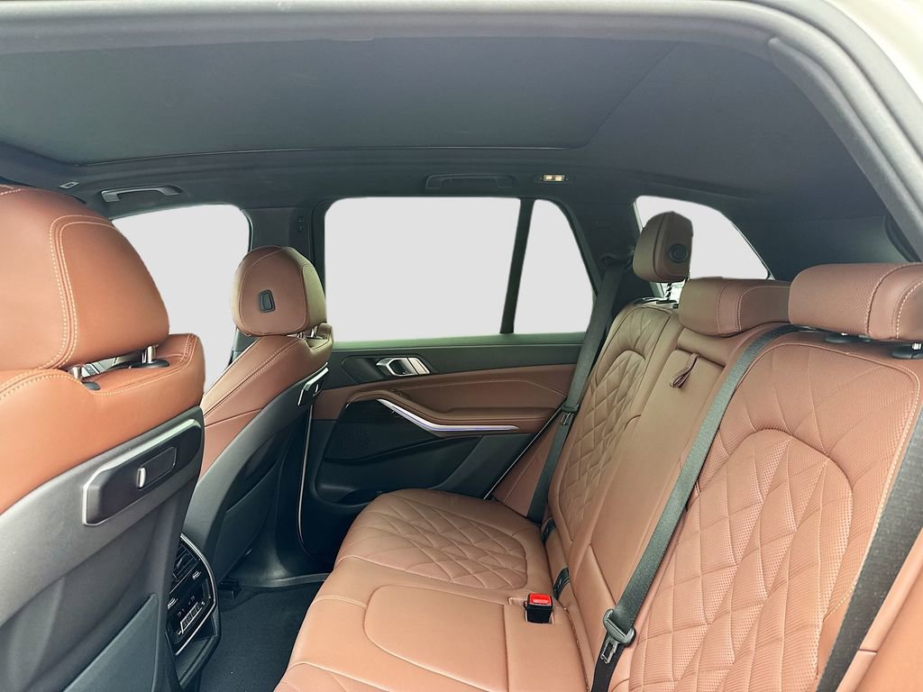 Used 2025 BMW X5 xDrive40i w/ Parking Assistance Package image 21