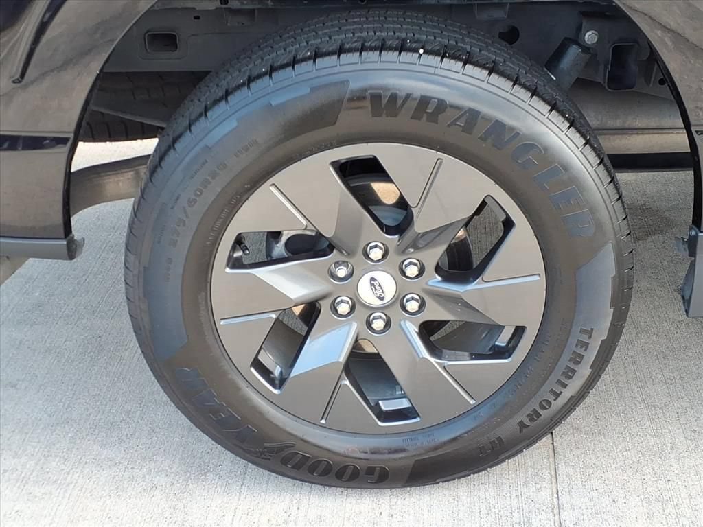 Used 2025 Ford F150 STX w/ Equipment Group 200A RWD image 13