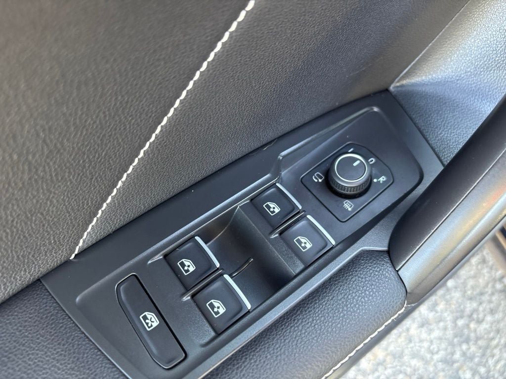 Used 2022 Volkswagen Tiguan SEL R-Line AWD/4WD image 15