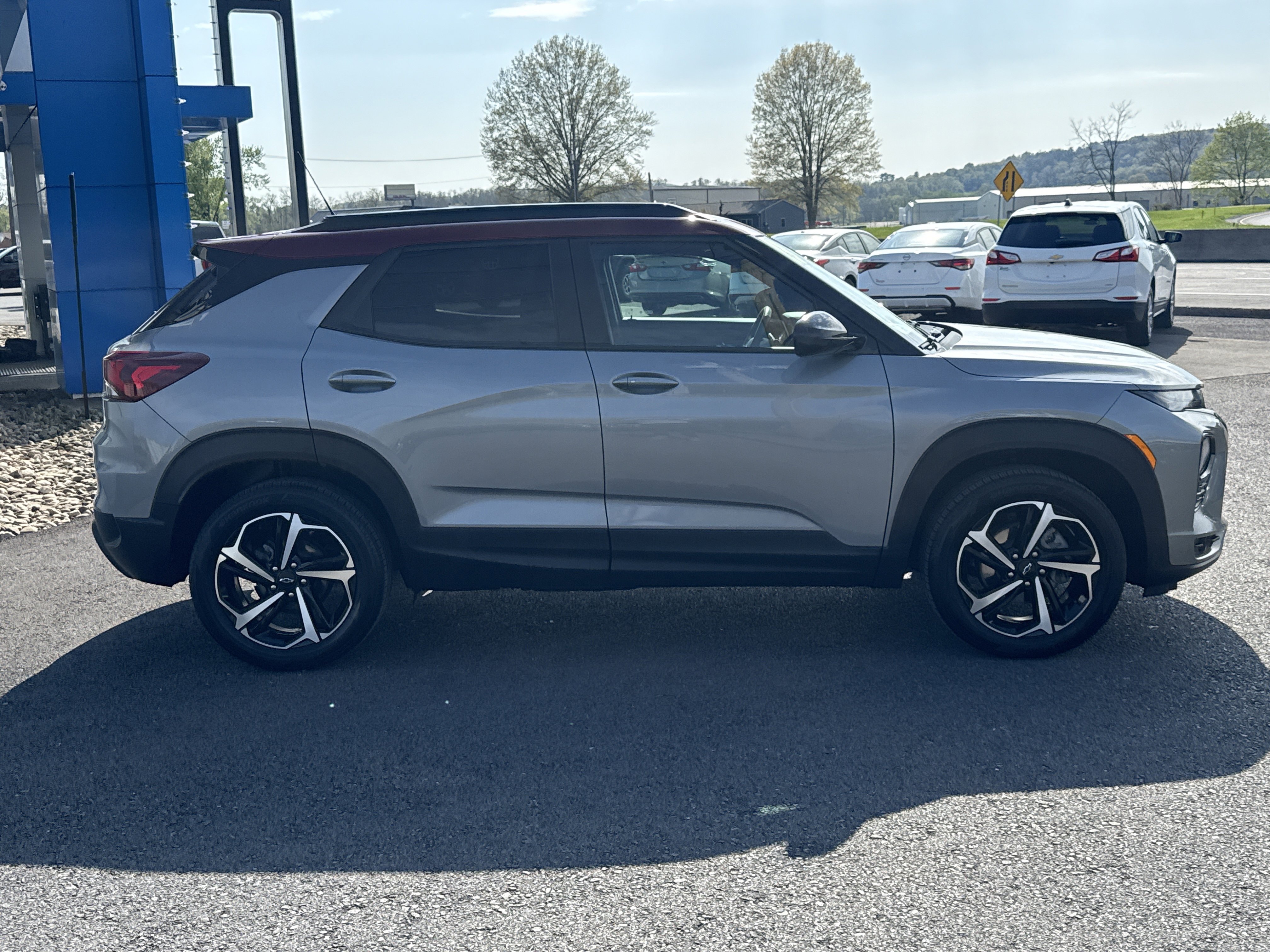 Used 2023 Chevrolet TrailBlazer RS w/ Sun and Liftgate Package AWD/4WD image 2