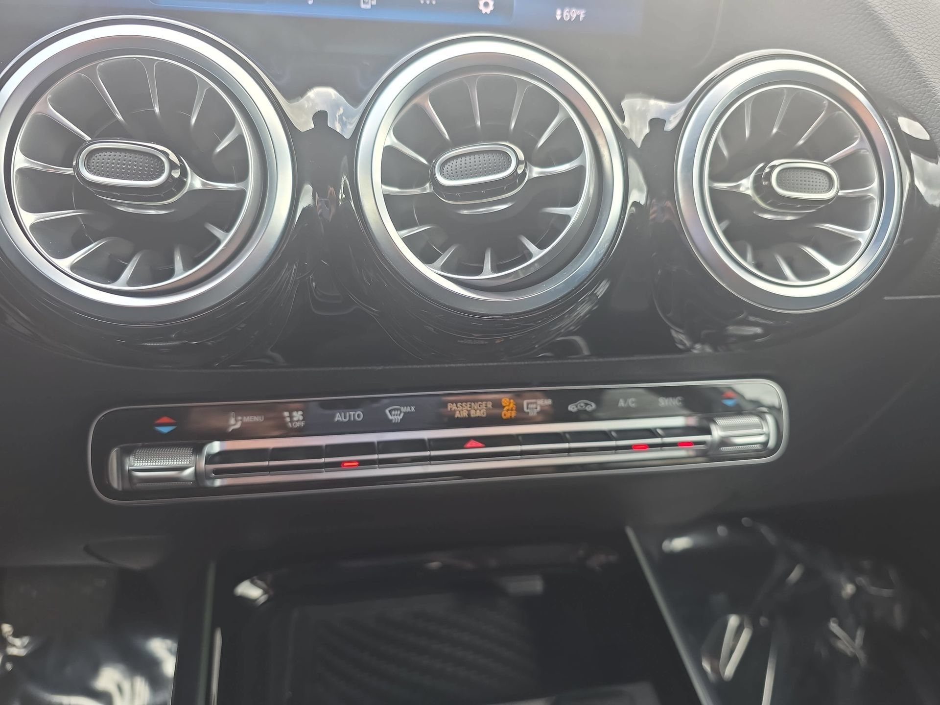 Used 2025 Mercedes-Benz GLA 250 image 24