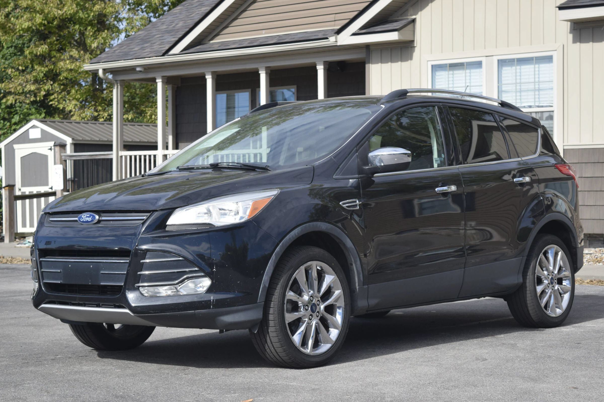 Used 2015 Ford Escape SE w/ SE Chrome Package FWD image 2