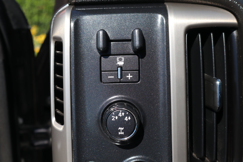Used 2015 GMC Sierra 2500 Denali w/ Duramax Plus Package AWD/4WD image 21