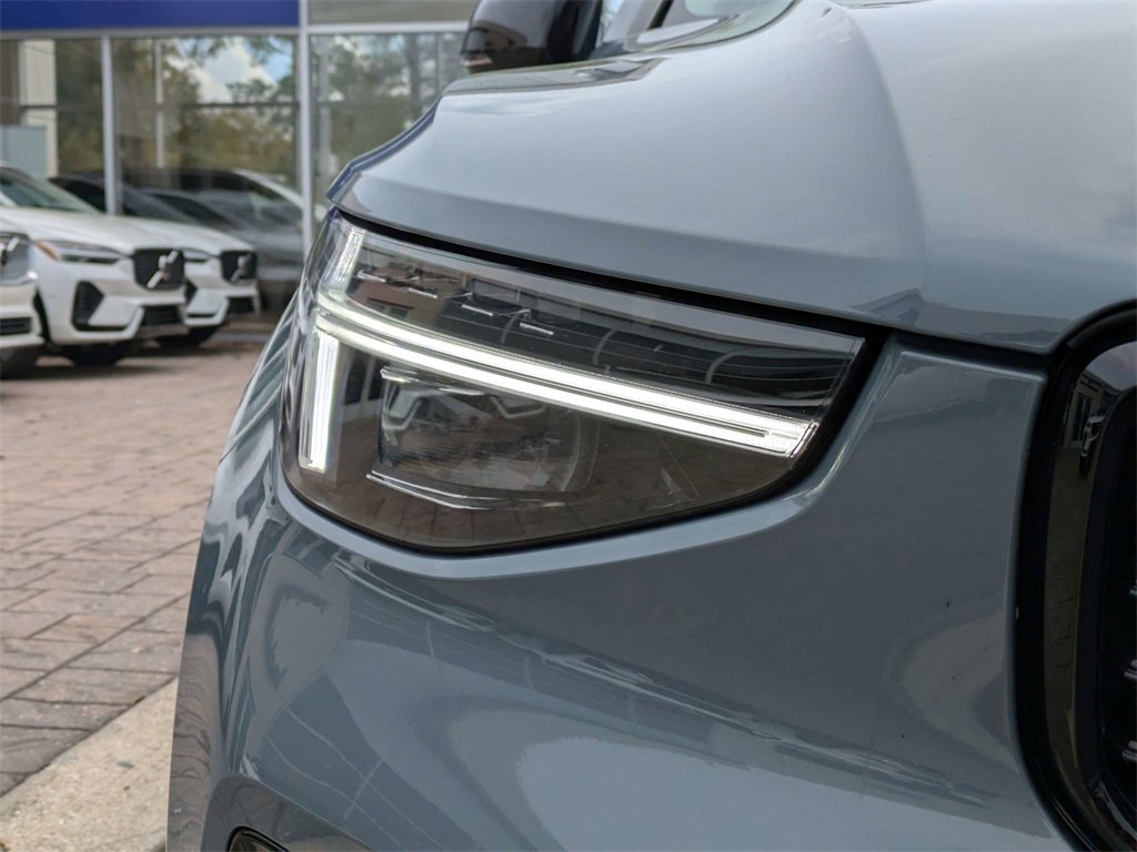 Used 2023 Volvo XC40 B5 Ultimate image 10