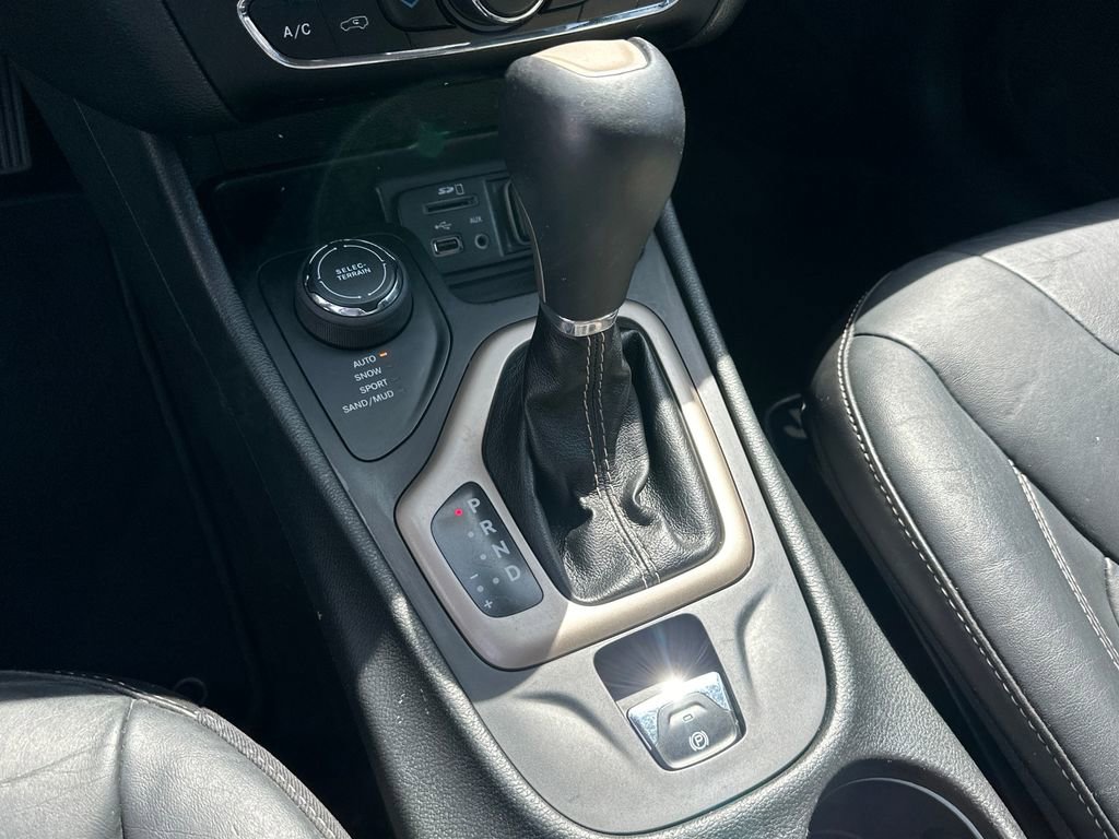 Used 2015 Jeep Cherokee Limited image 18