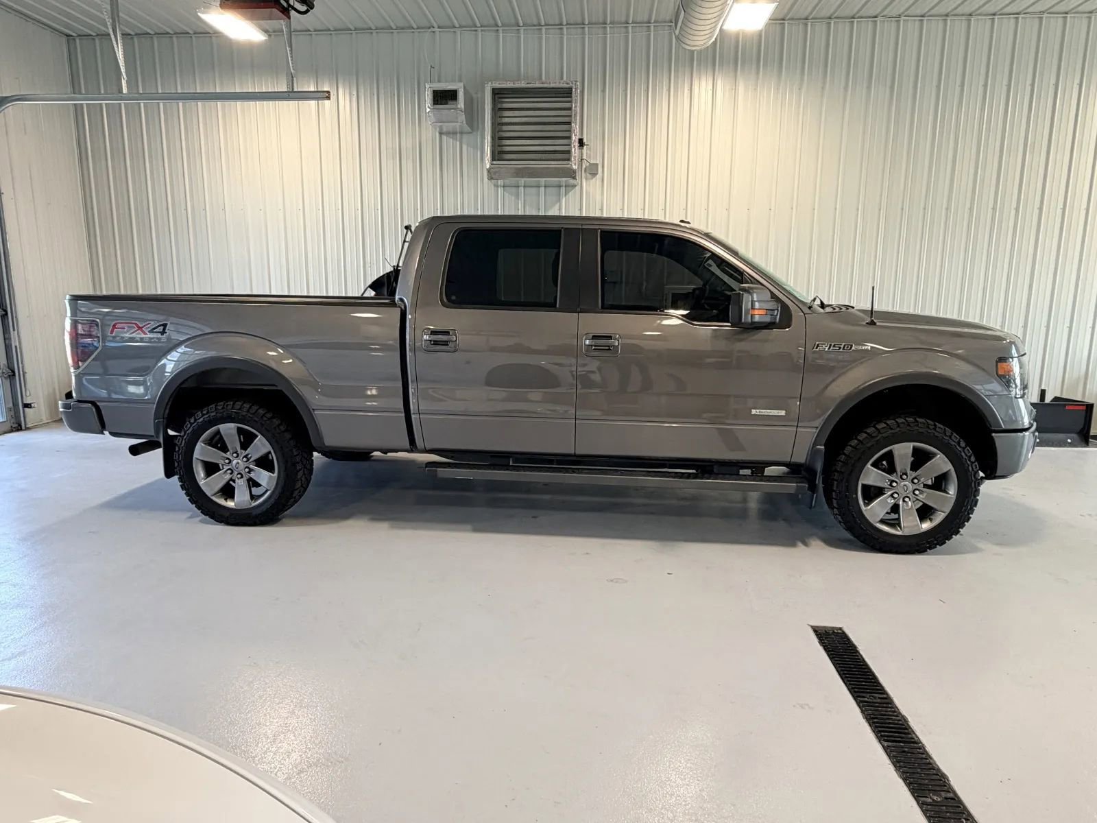 Used 2014 Ford F150 FX4 w/ Equipment Group 402A Luxury AWD/4WD image 2