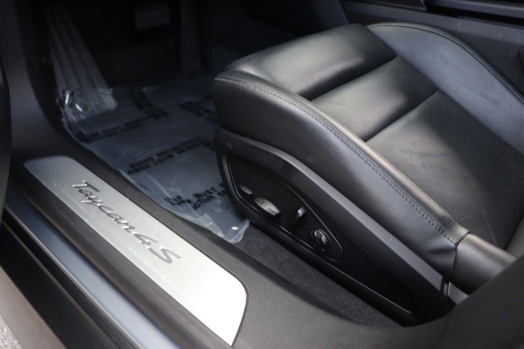 Used 2020 Porsche Taycan 4S image 17