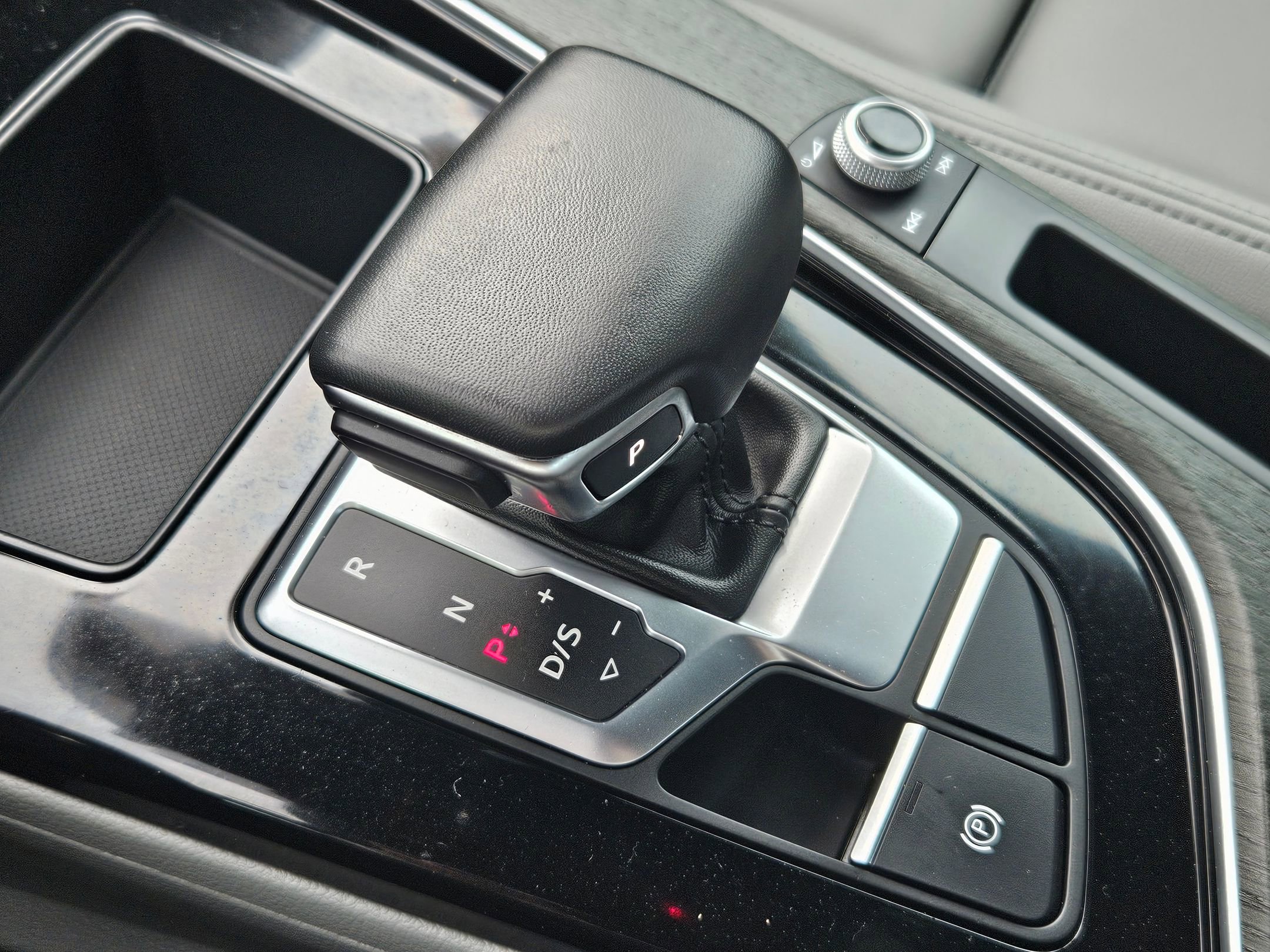 Used 2023 Audi A4 2.0T Premium w/ Convenience Package image 16