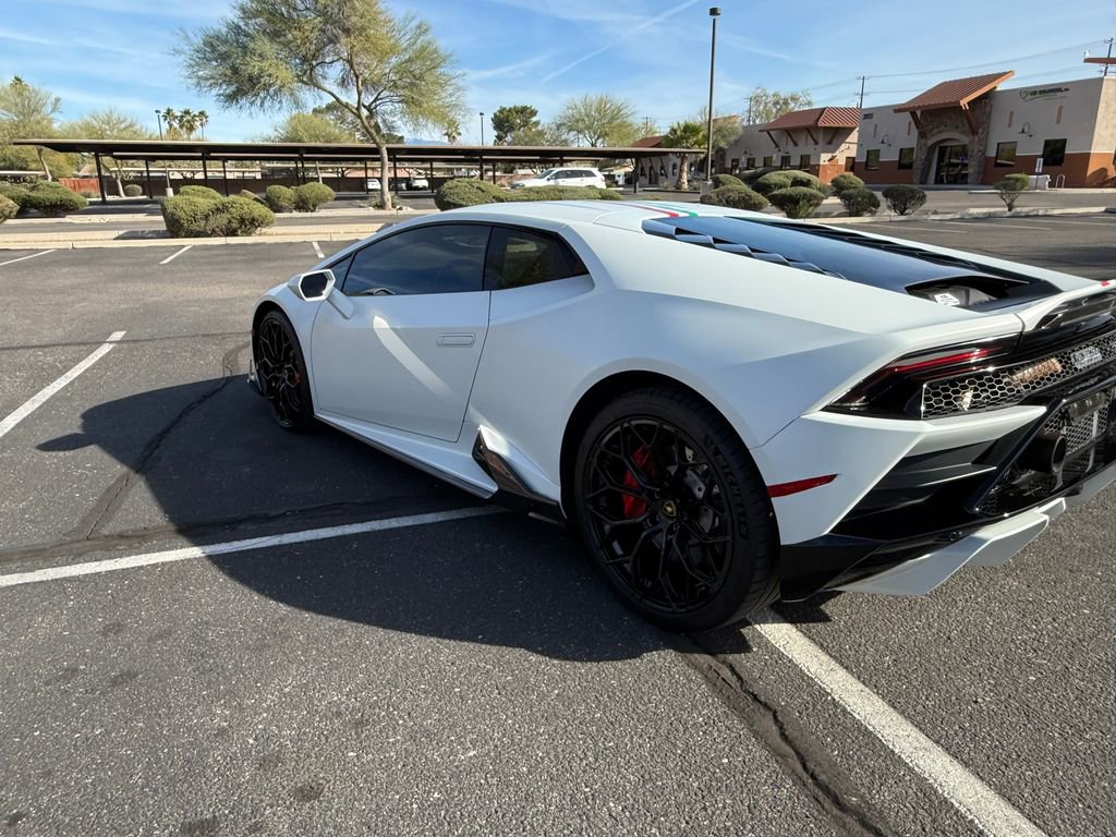 Used 2021 Lamborghini Huracan EVO image 25